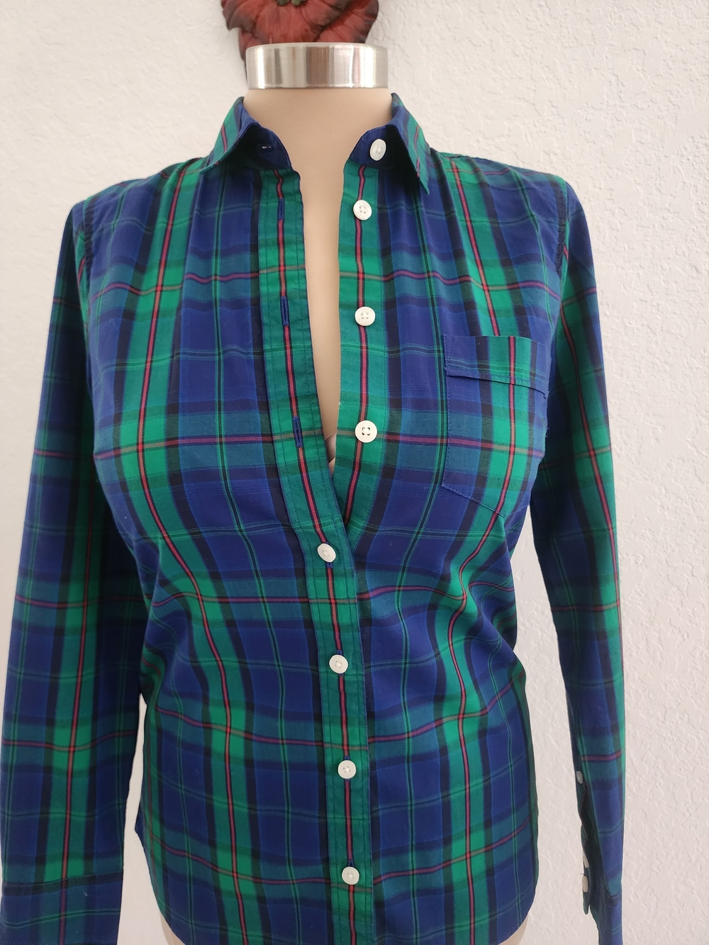 J CREW | Women's Green & Blue Plaid Button-Down Shirt - Picture 4 of 13